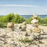 Urgemuetliche Reetdachkate Mit Grossem Kamin Und Sauna Dom wakacyjny