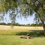 Urgemuetliche Reetdachkate Mit Grossem Kamin Und Sauna * Pommerby (Gelting)
