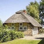 Urgemuetliche Reetdachkate Mit Grossem Kamin Und Sauna Dom wakacyjny