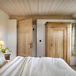 Urgemuetliche Reetdachkate Mit Grossem Kamin Und Sauna Dom wakacyjny