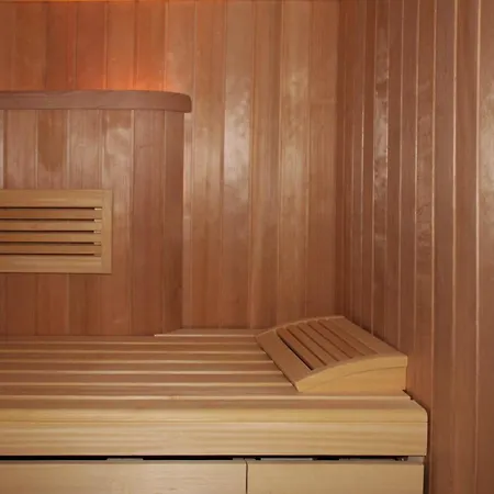 Urgemuetliche Reetdachkate Mit Grossem Kamin Und Sauna *