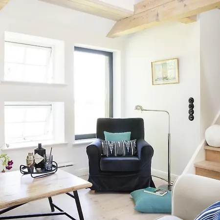 Urgemuetliche Reetdachkate Mit Grossem Kamin Und Sauna Dom wakacyjny *