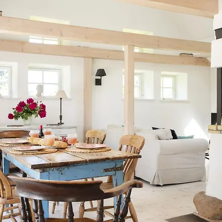 Dom wakacyjny Urgemuetliche Reetdachkate Mit Grossem Kamin Und Sauna *